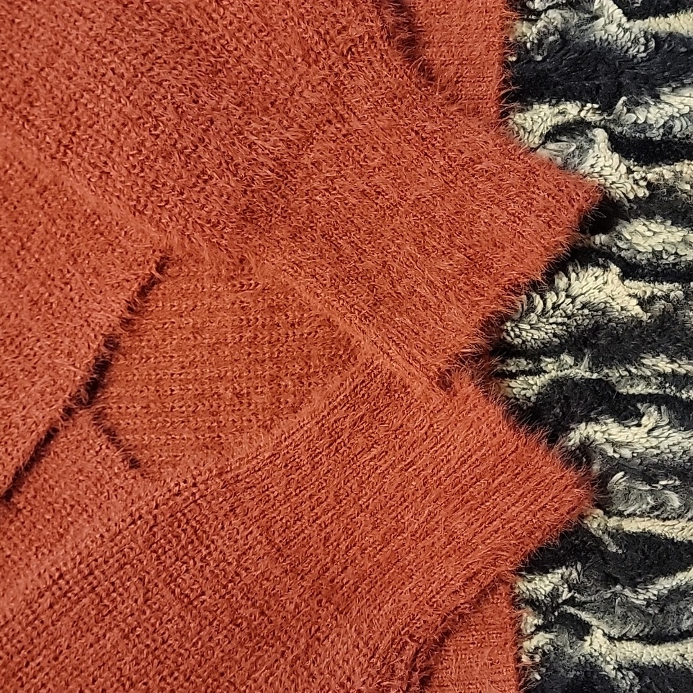 Sweater - Picture 3 of 3